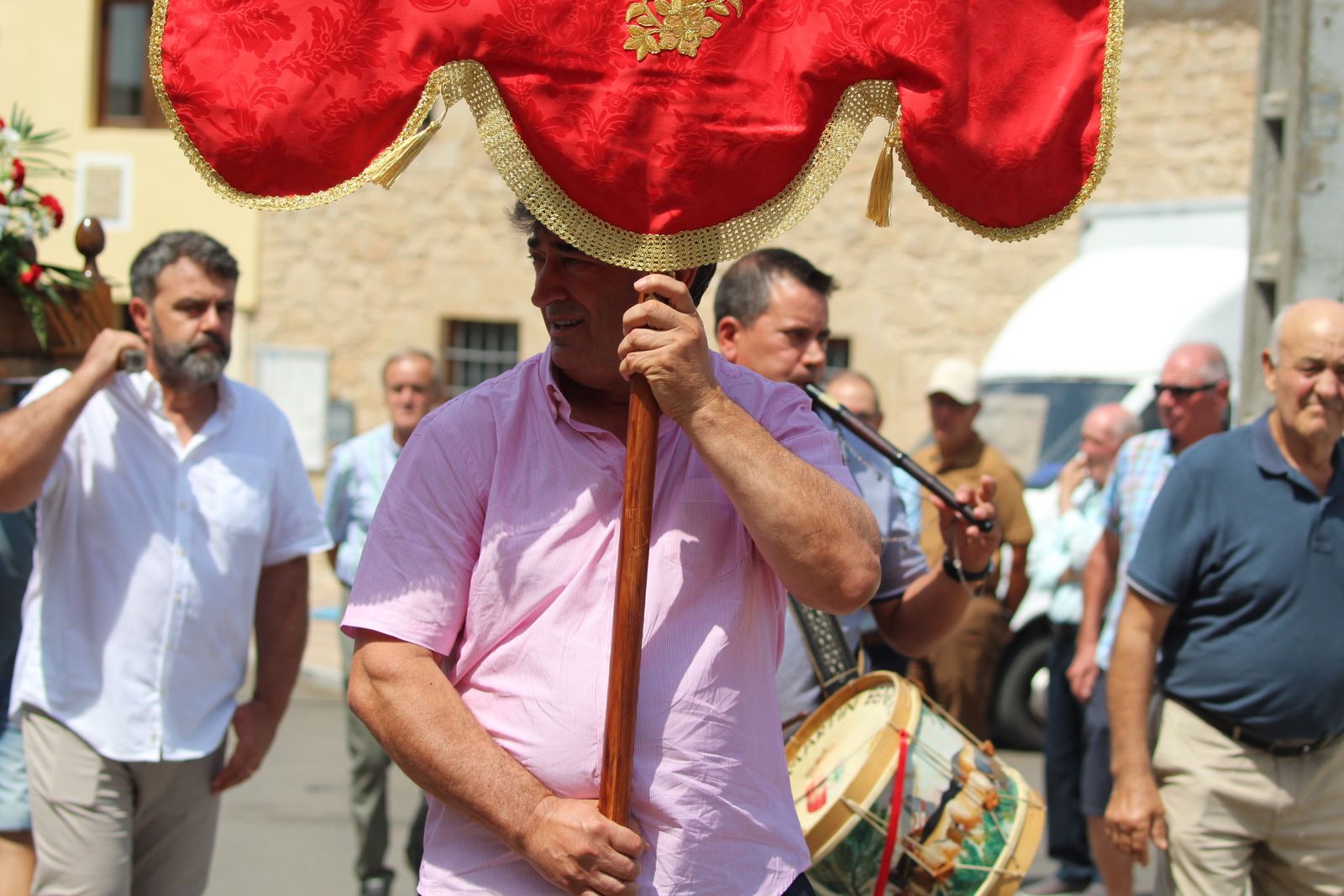 Los vecinos de Rollán arropan a su patrón San Lorenzo