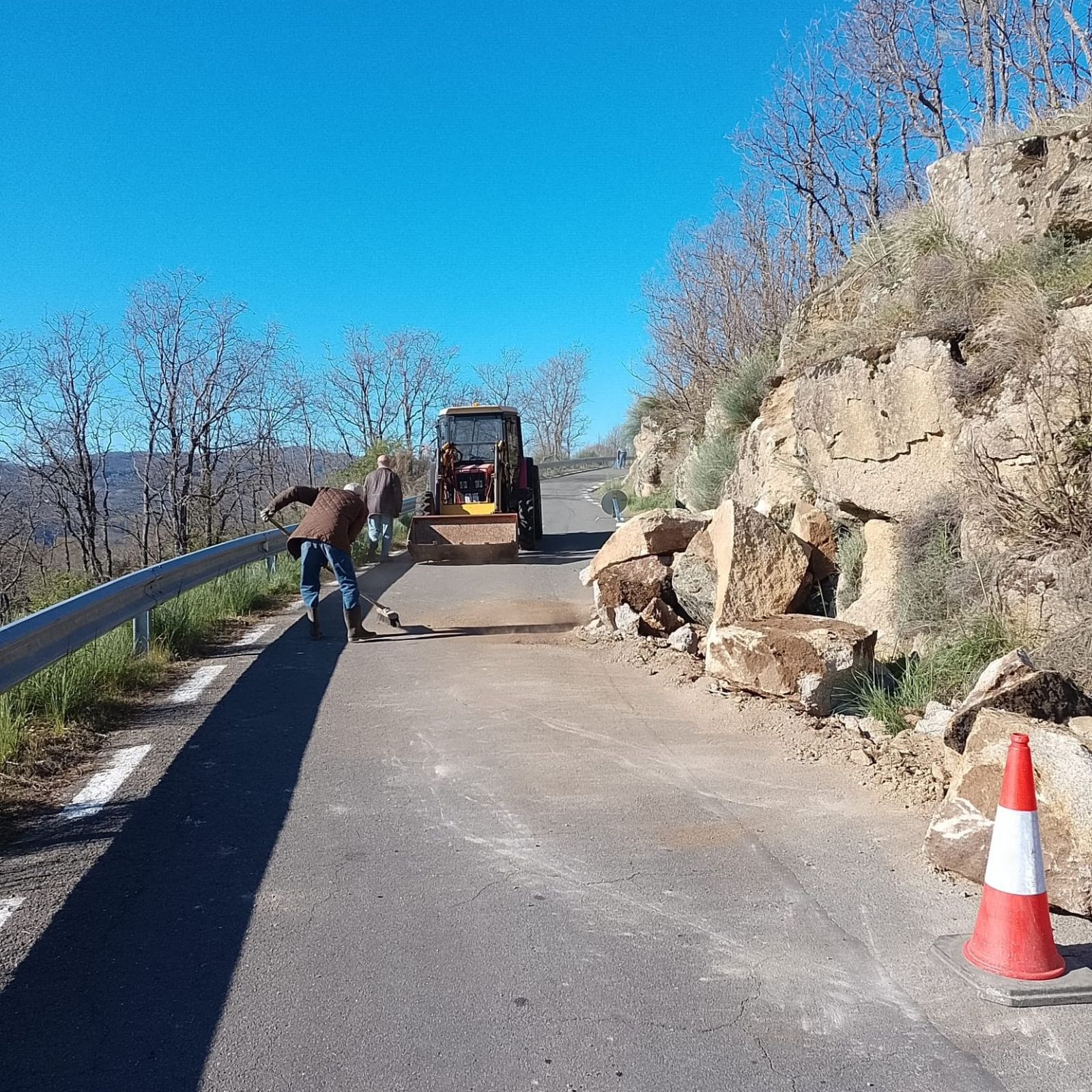 Derrumbe de pierras carretera Béjar