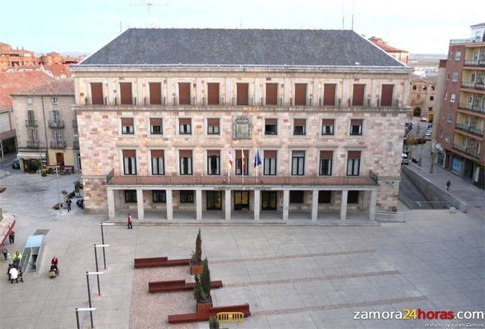 El Ministerio de Defensa convoca 400 plazas para oficiales y suboficiales