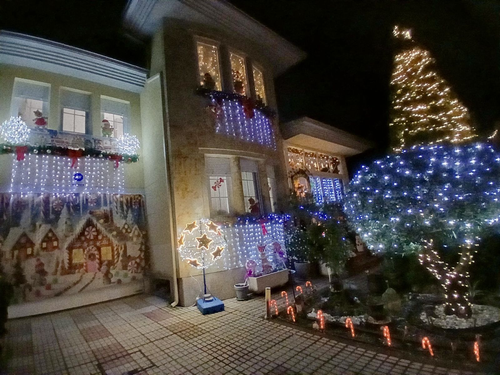 R.J.C. - Decoración navideña en una vivienda de Carbajosa de la Sagrada (3).jpg