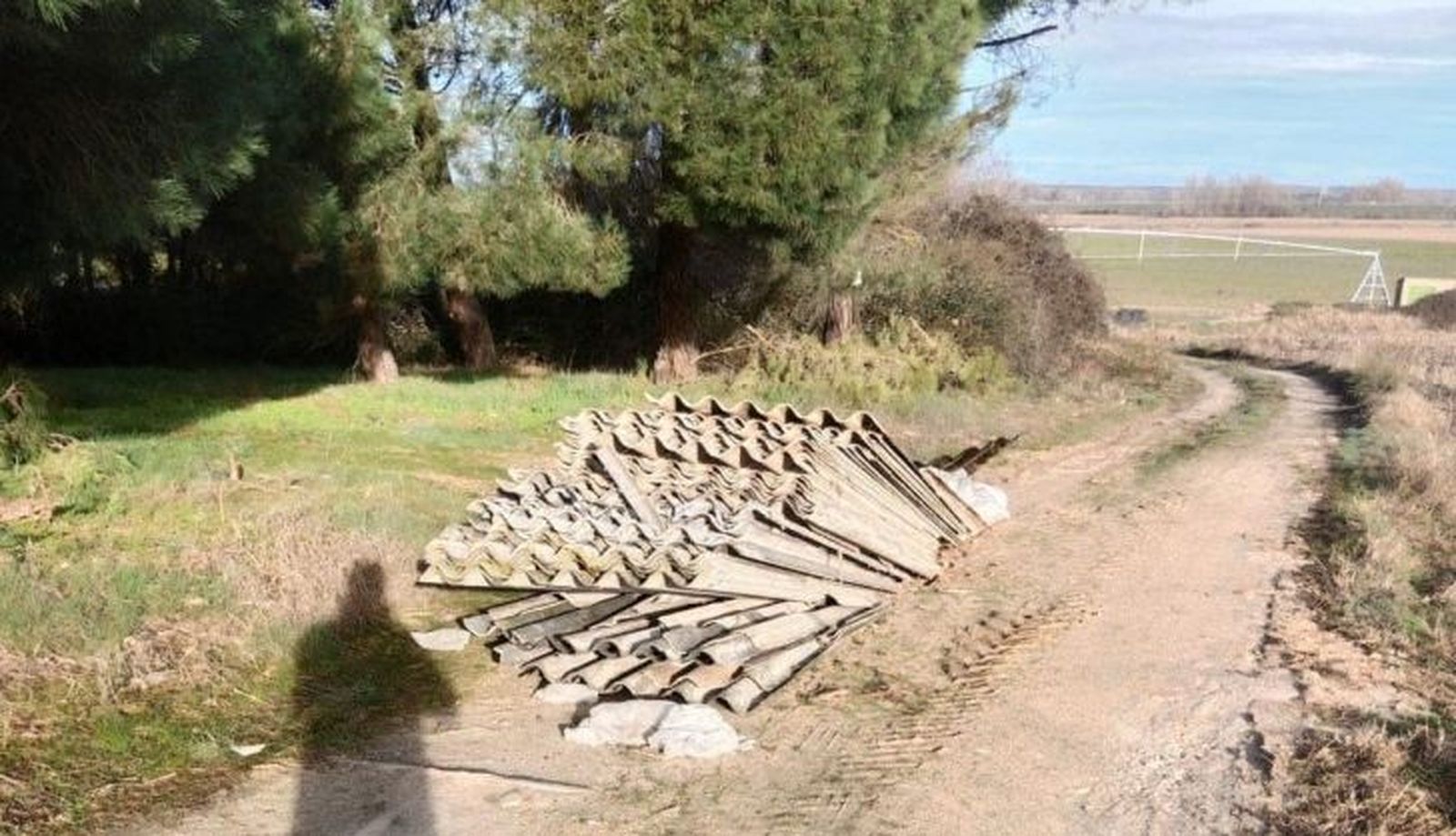 Amianto tirado en Encinas de Abajo