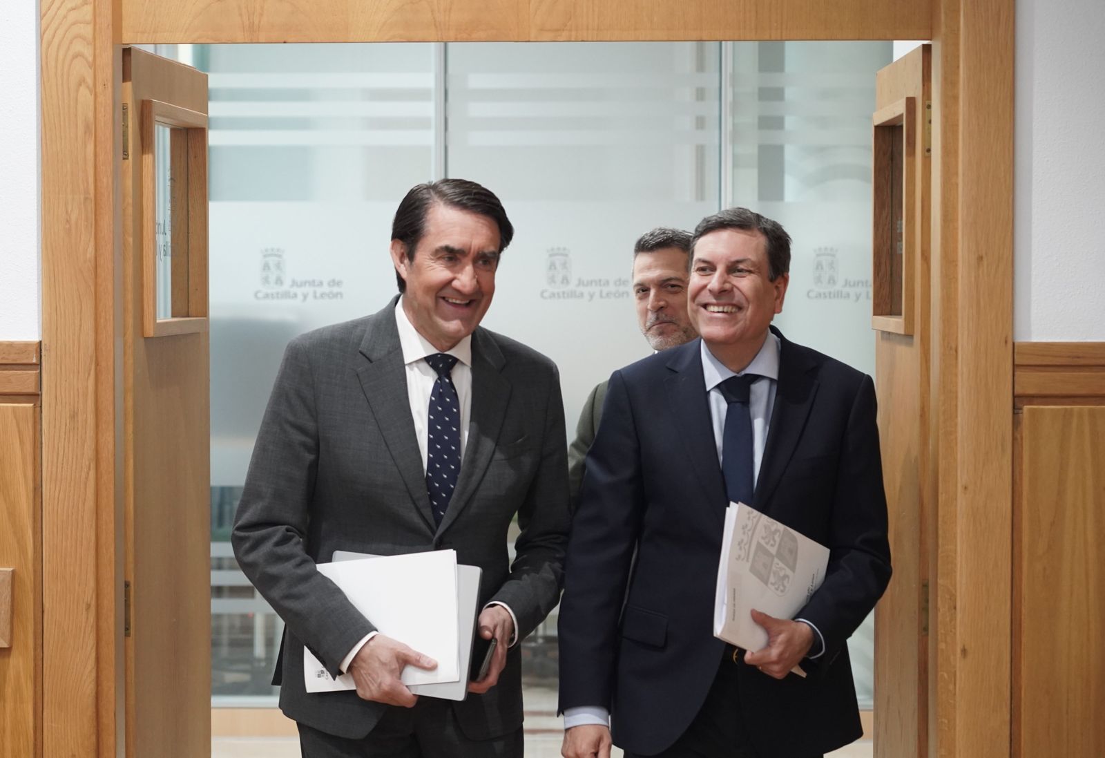 Los consejeros de la Junta de Castilla y León, Suárez Quiñones y Fernández Carriedo | Foto: ICAL
