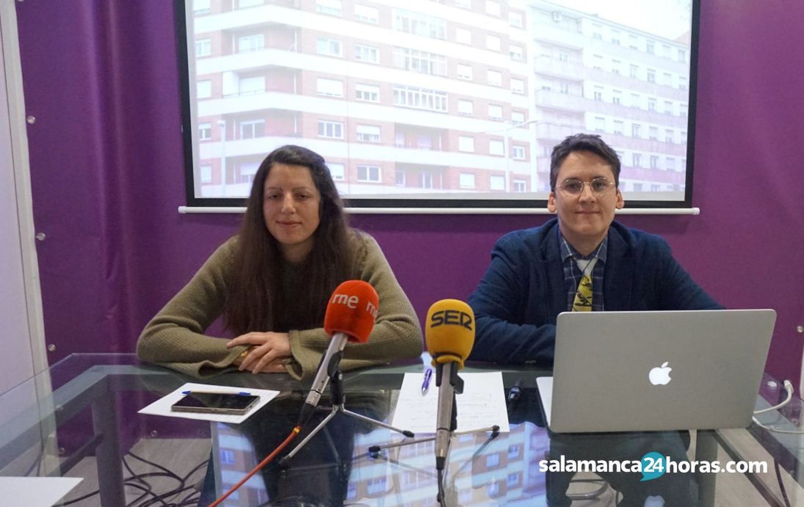 Ignacio Paredero y Verónica Santos en la Sede de Podemos Salamanca
