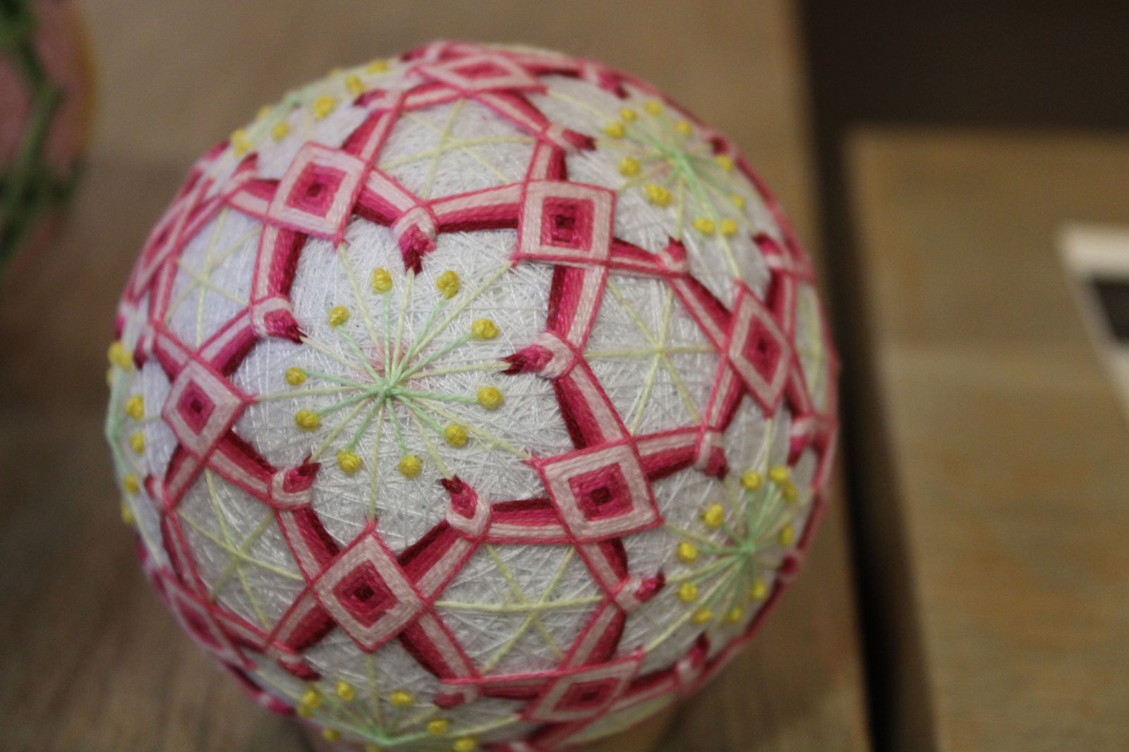 temari-artesania-tradicional-japonesa-elaborada-en-el-centro-cultural-hispano-japones-en-salamanca-3