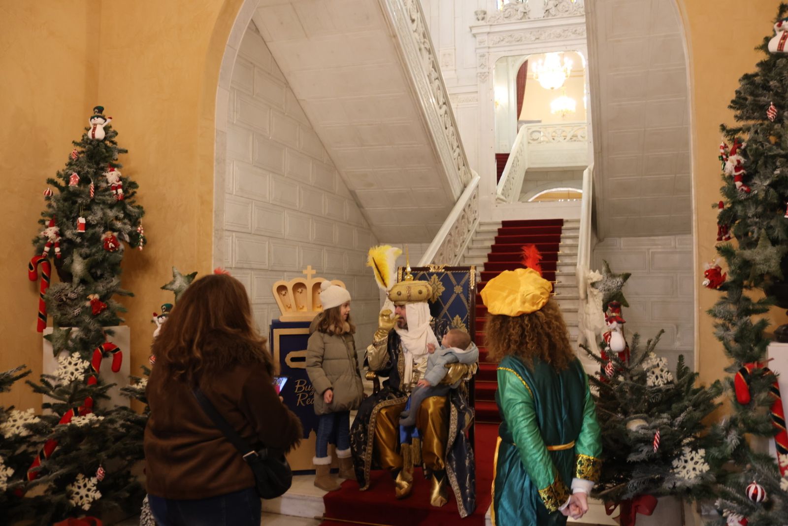 El Cartero Real sigue recogiendo las cartas con los deseos de los niños de Salamanca antes de la noche del 5 de enero