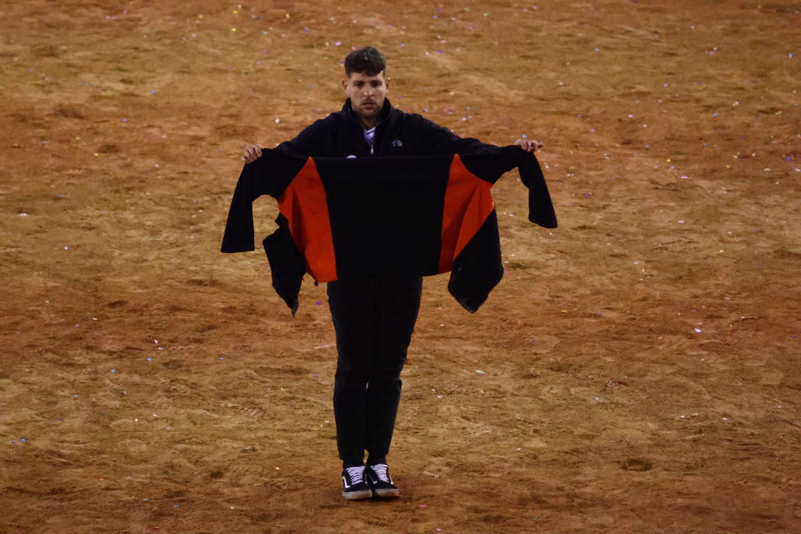 Capa y desencierro de tarde de lunes en el Carnaval del Toro 2026