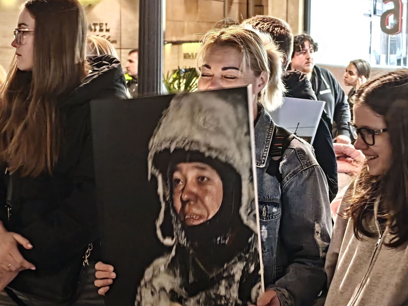 La Asociación de Ucranianos de Salamanca recorre la calles de la capital