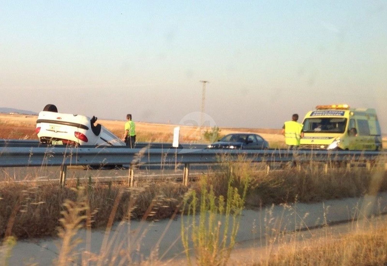 Susto en Pelabravo al volcar un coche en plena A-50