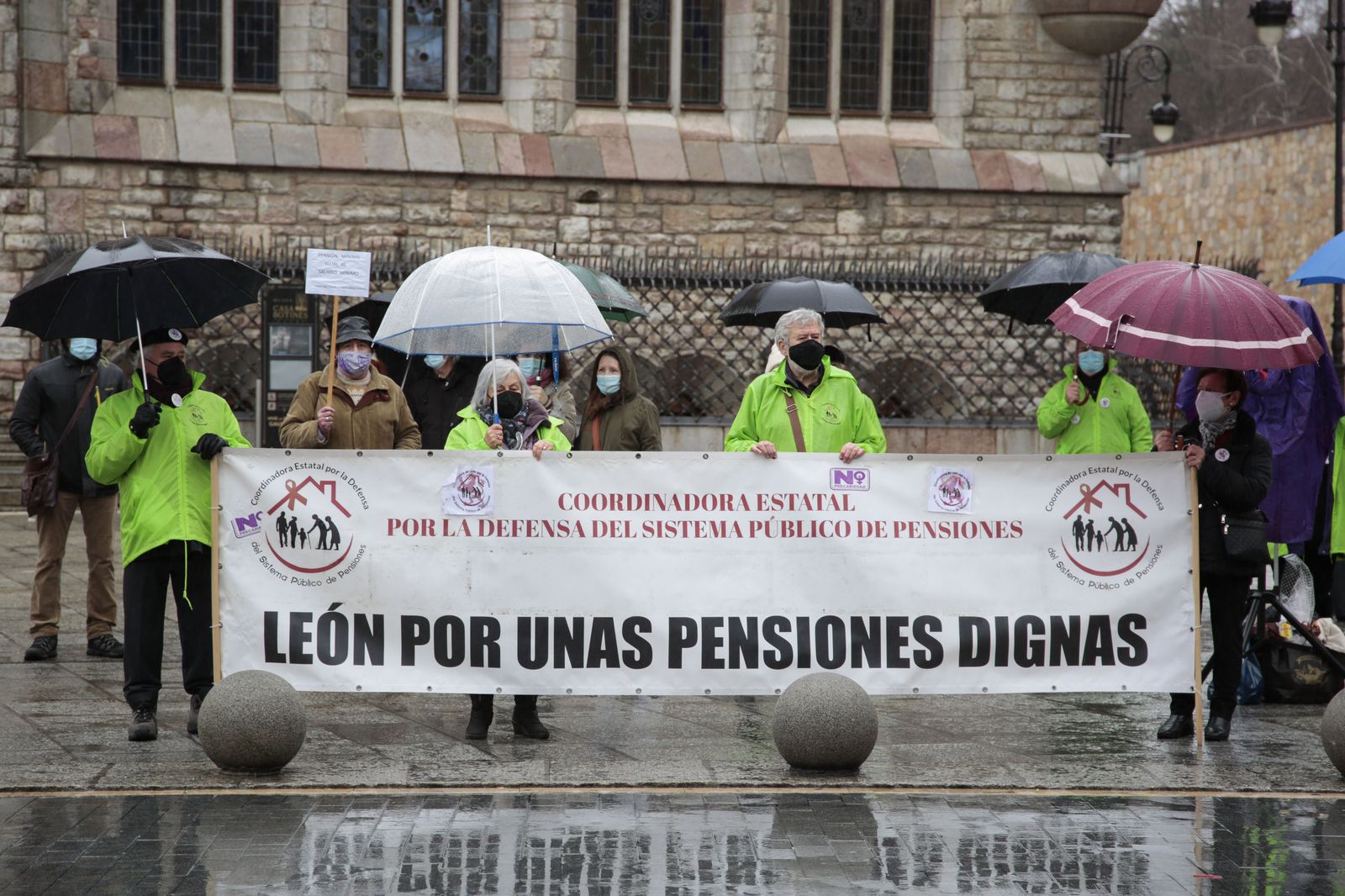 La Coordinadora por la Defensa del Sistema Público de Pensiones (COESPE) se concentra contra la reforma de las pensiones en la capital leonesa. Foto: ICAL