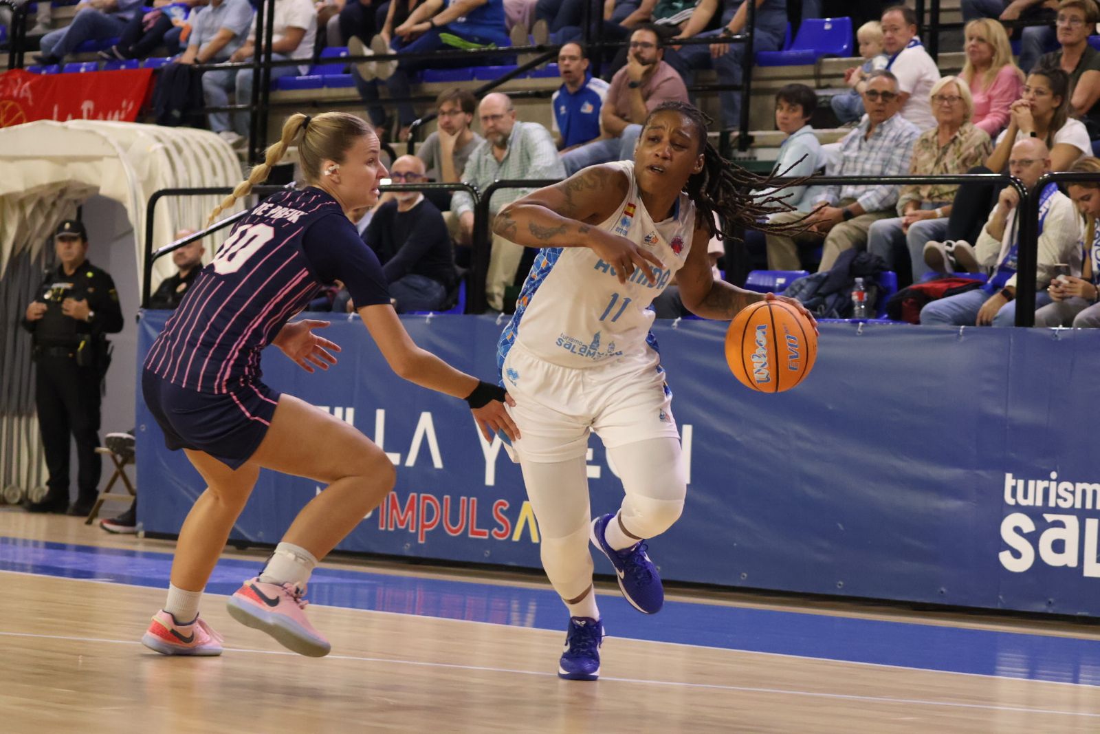 Perfumerías Avenida - Nyon Basket