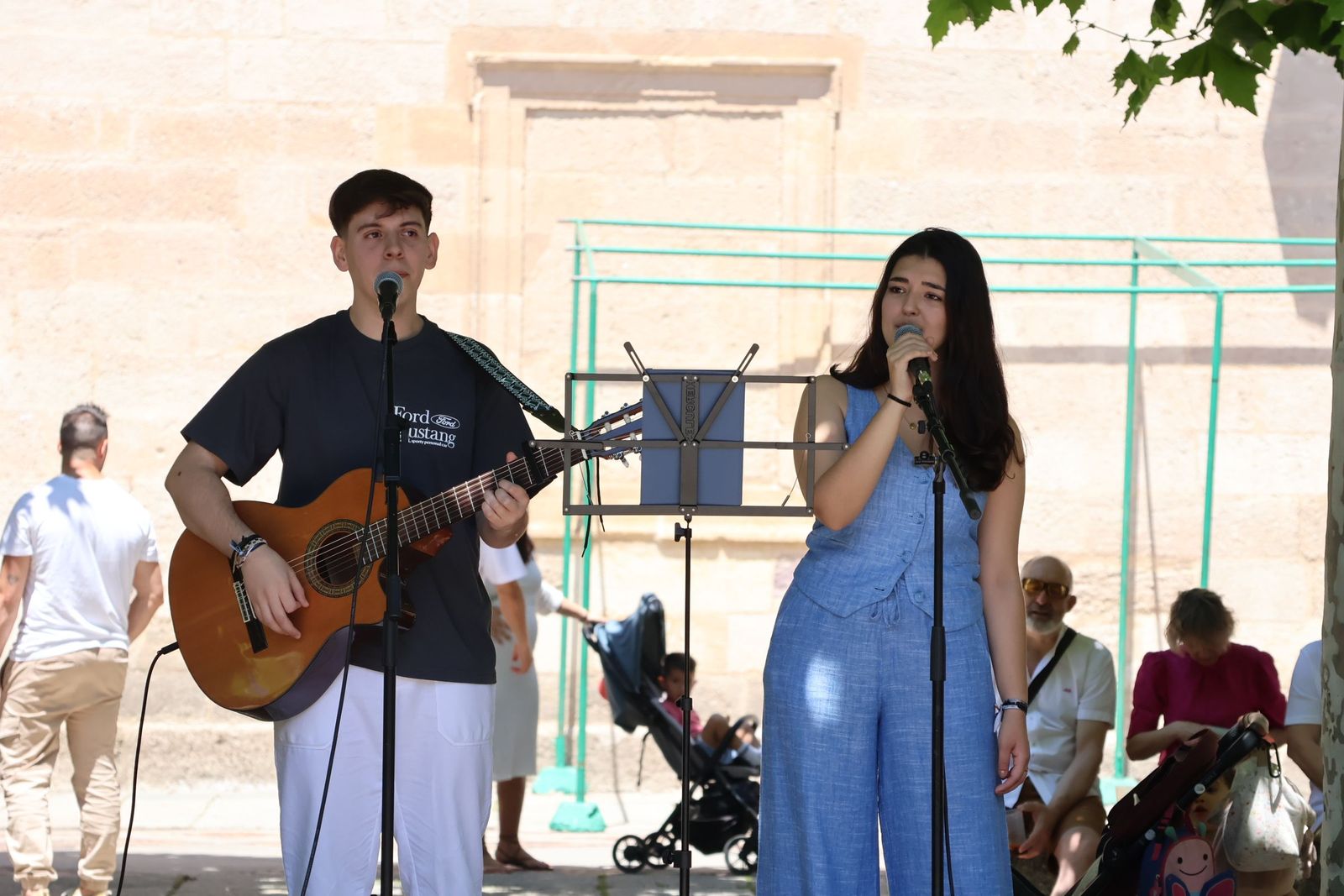 feria-de-vermu-en-plaza-de-viriato-30