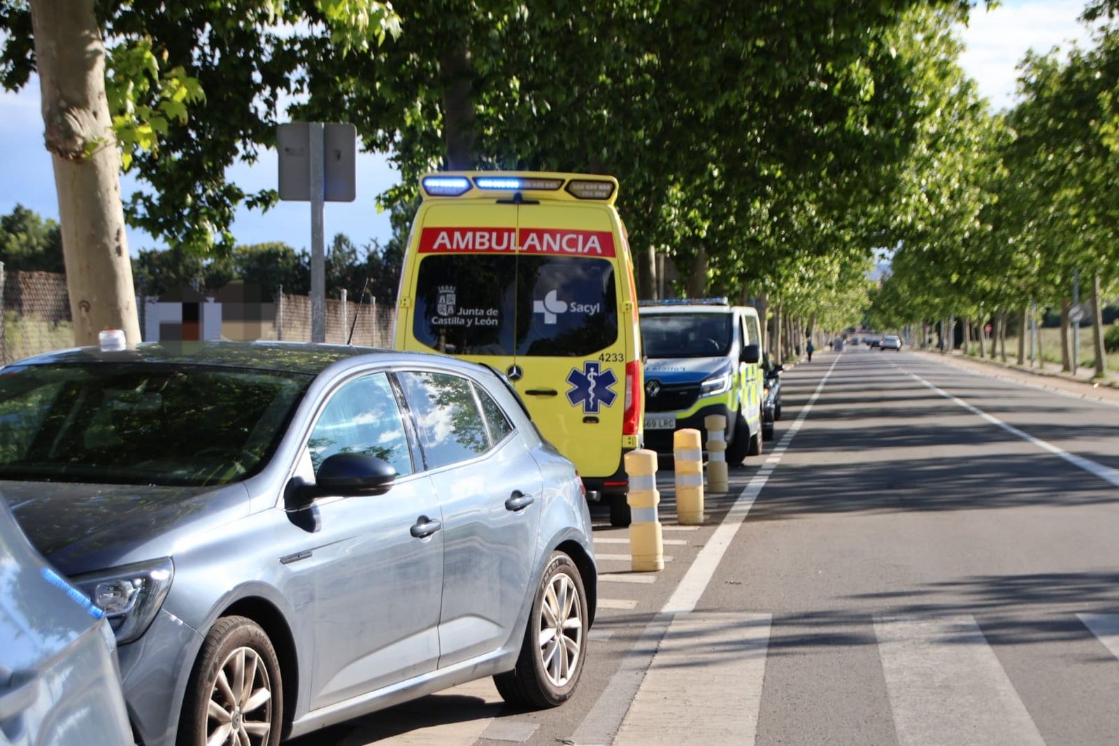 Accidente entre tres turismos en la avenida de San Agustín con tres personas heridas