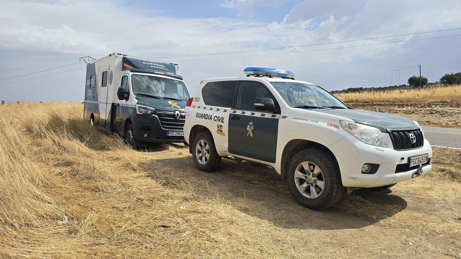 Últimas personas en abandonar la rave junto al embalse de Santa Teresa