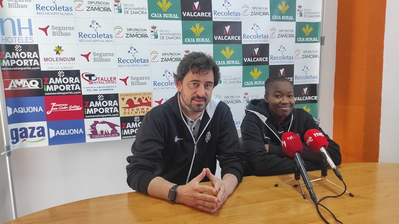 Ricardo Vasconcelos y Bintou Lo