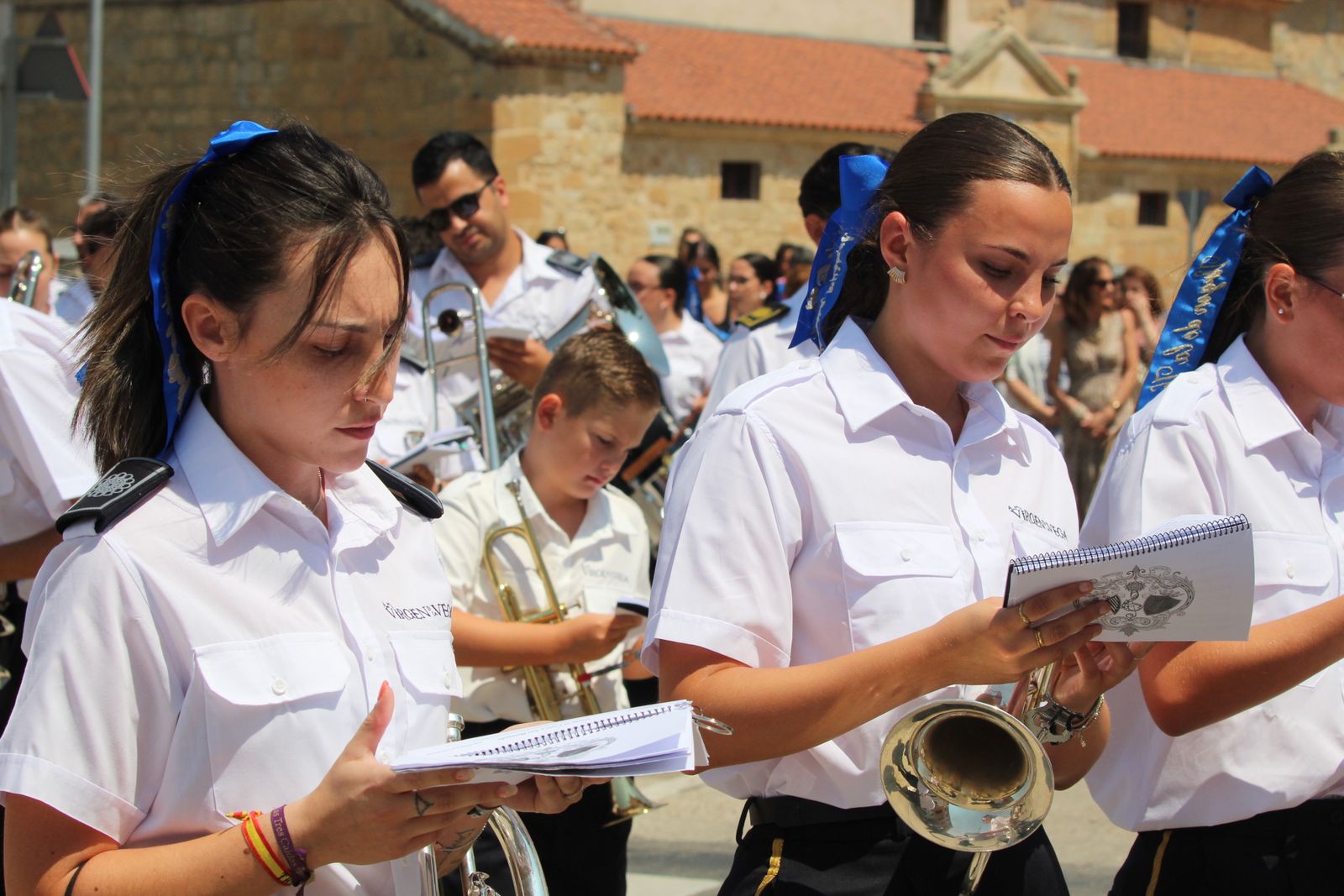 Moriscos. Procesión acompañada por la Agrupación Musical Virgen de la Vega