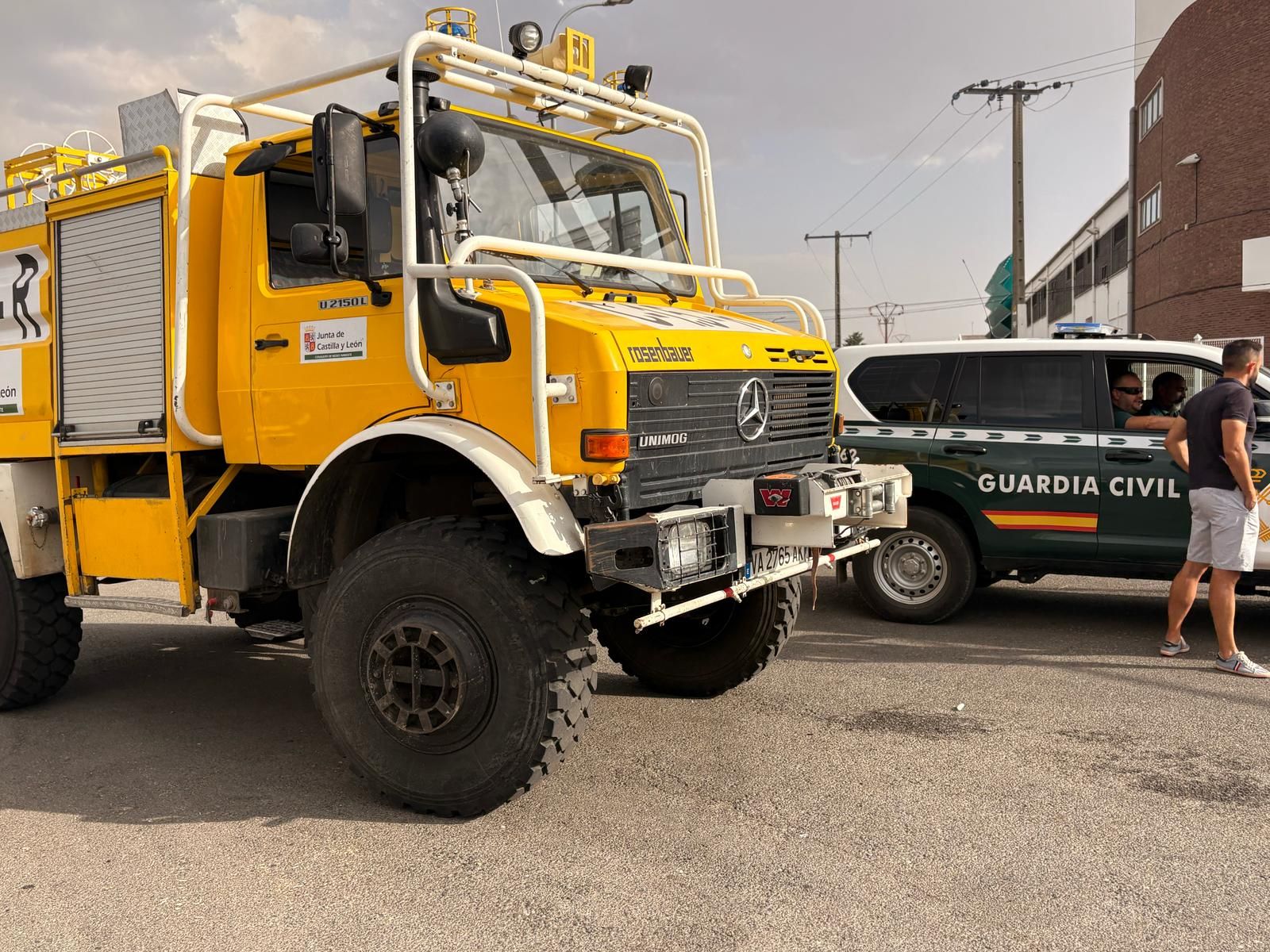 Los bomberos sofocan un gran incendio en el Polígono Industrial de Los Montalvos
