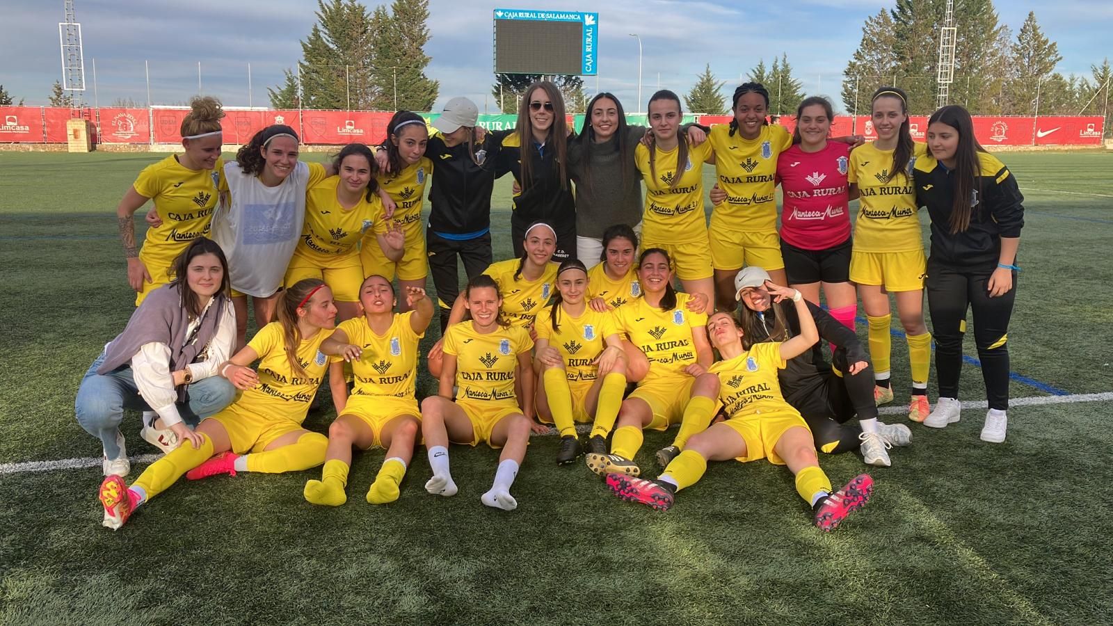 Las jugadoras de la UD Bovedana celebran la victoria
