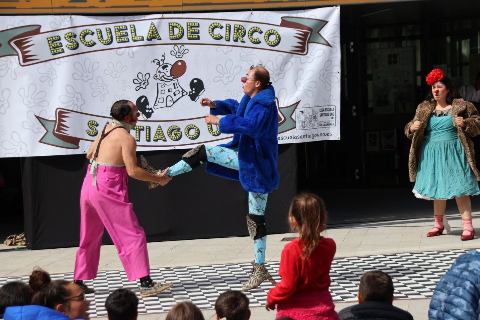Espectáculo de la Escuela de Circo Santiago Uno