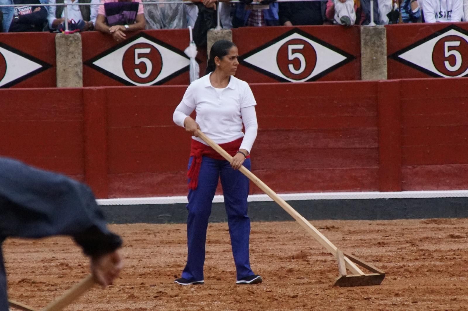 ambiente-en-el-patio-de-cuadrillas-de-la-glorieta-para-ver-a-sergio-galan-diego-ventura-y-guillermo-hermoso-de-mendoza-21-de-septiembre-de-2024-fotos-juanes-75