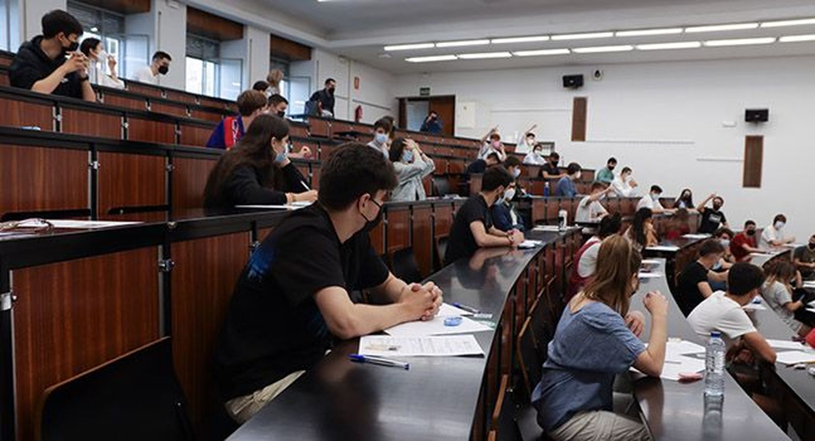 Alumnos en una clase en la USAL