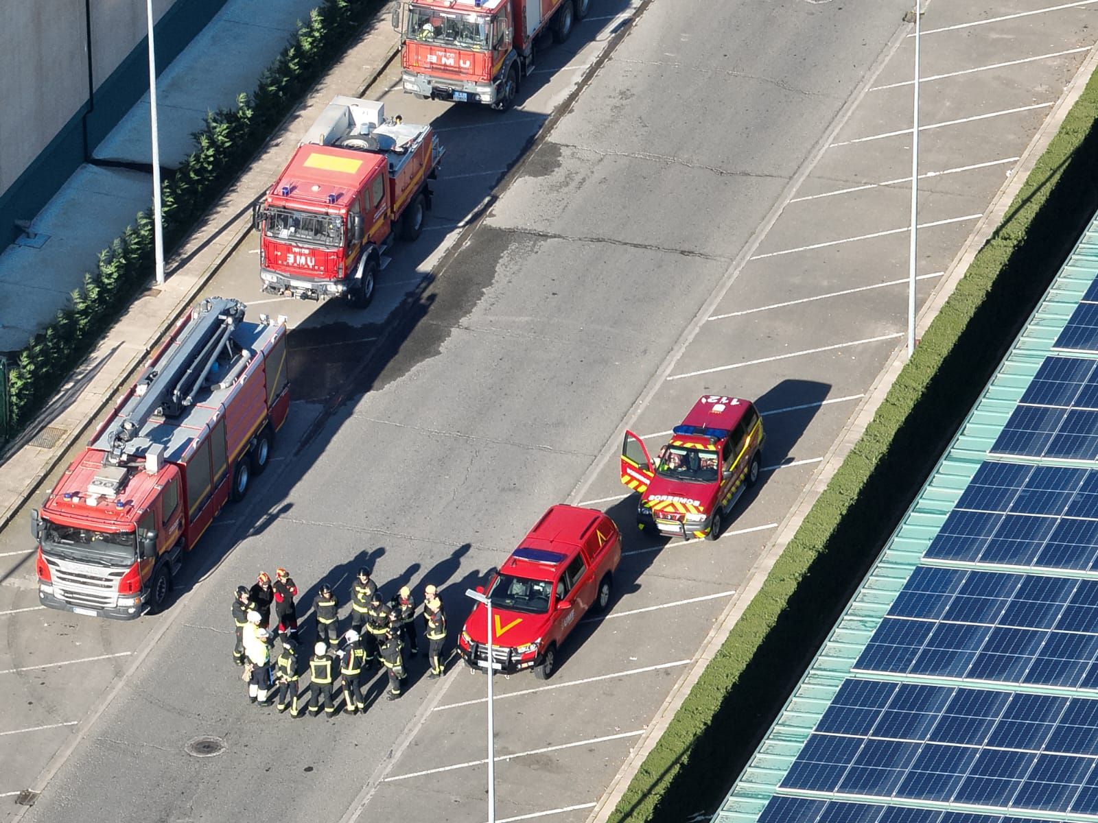 Así ha sido la intervención de la UME para sellar la fuga de gas natural licuado en una fábrica de Fuentes de Béjar