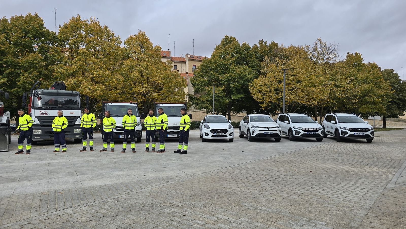 El concejal de Fomento, Fernando Carabias, presenta la nueva maquinaria para el mantenimiento de viales de la ciudad