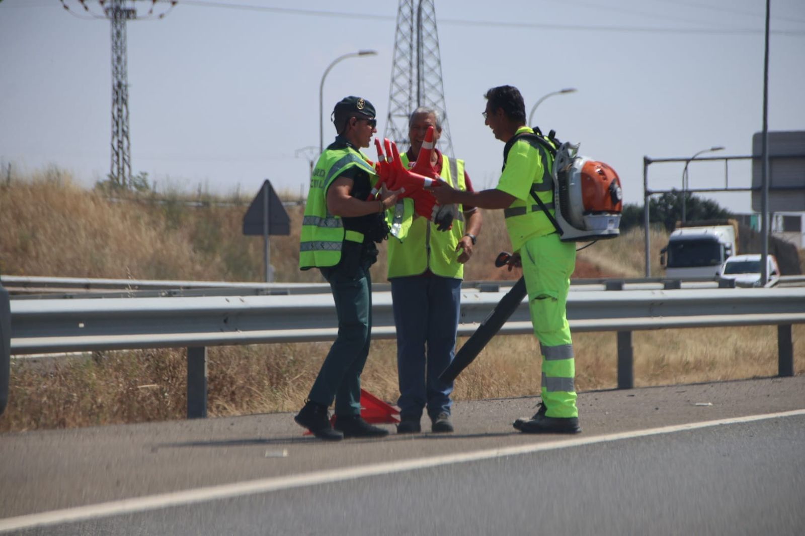 Accidente de tráfico entre un camión y un vehículo en la A-62 a la altura de Villares de la Reina