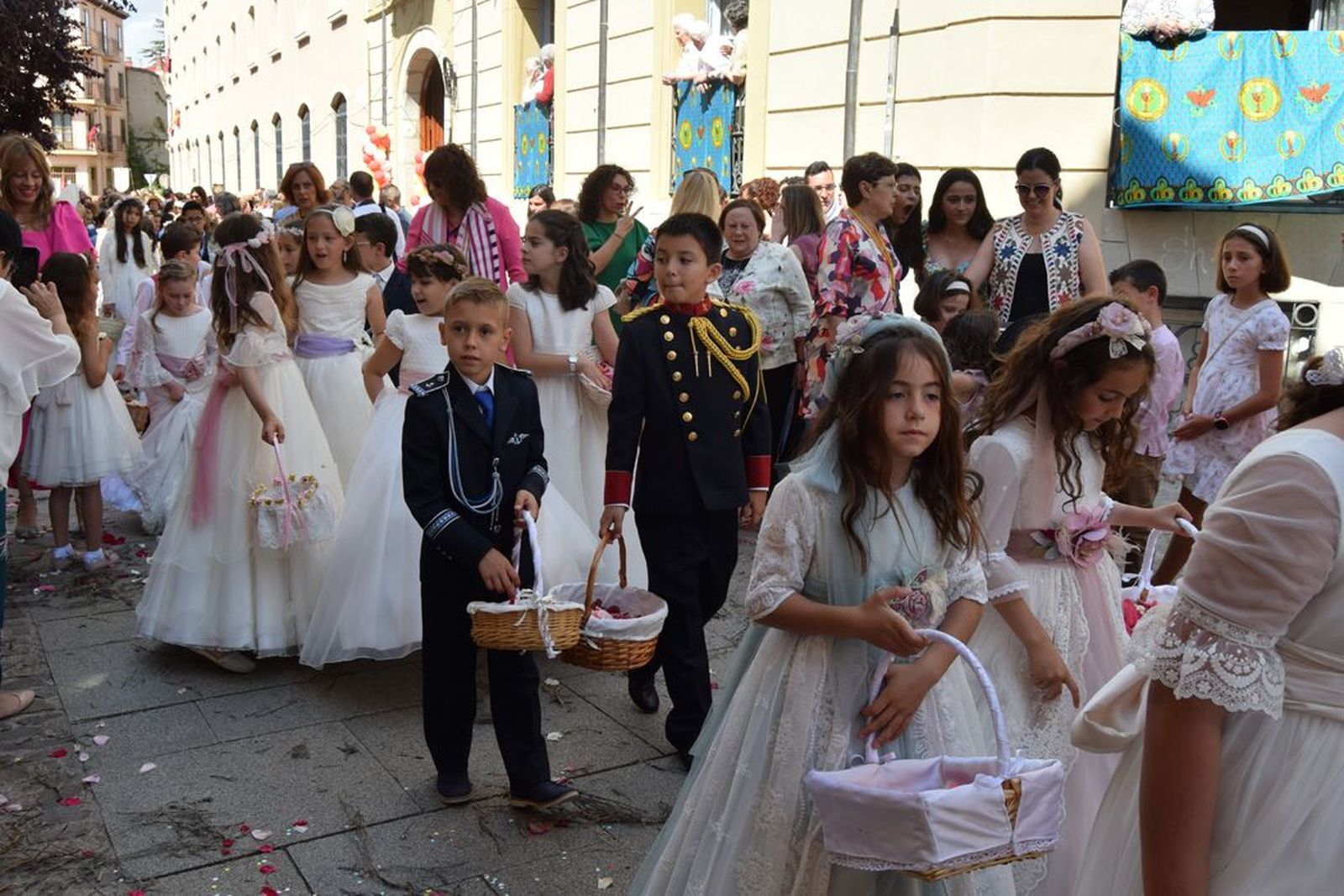 El color y la fe llenan las calles de Zamora con la celebración del Corpus Christi 2023.