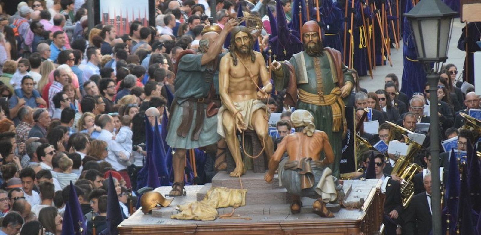 Penitencia de calor bajo el terciopelo morado