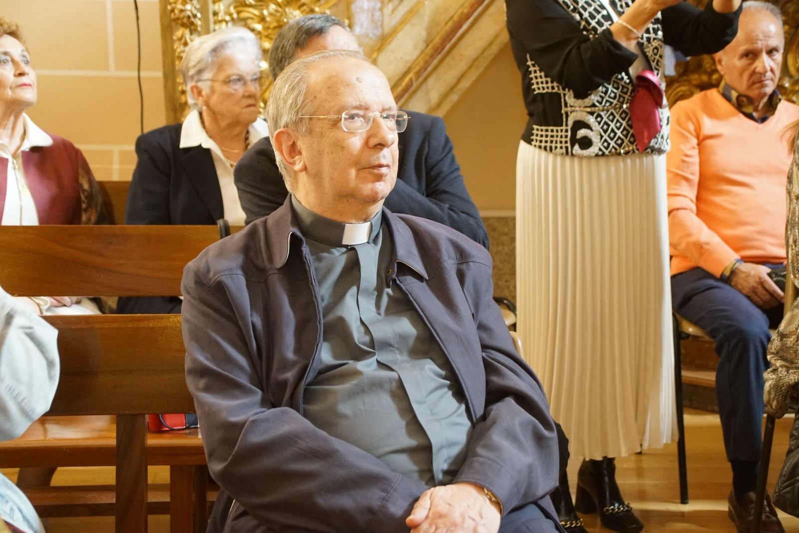 Alba nombra hijo adoptivo al prior Miguel Angel González  (17).jpeg