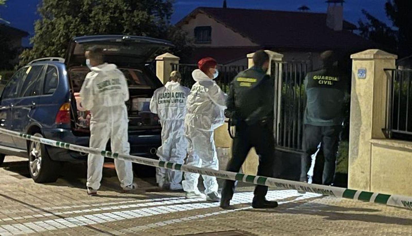 la criminalística ha acudido al lugar del crimen 1