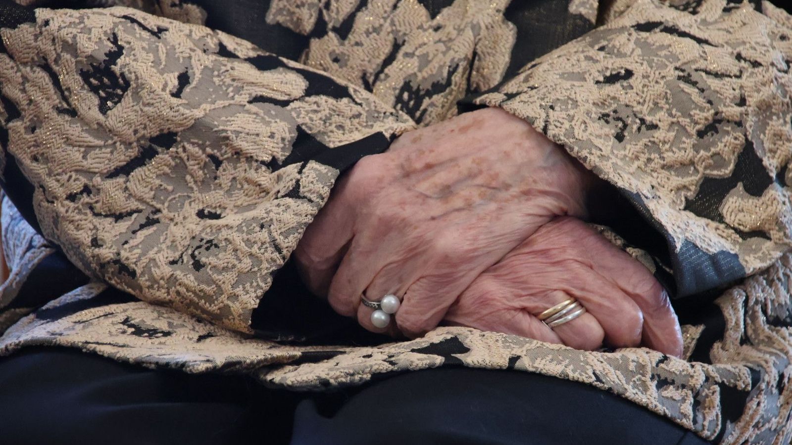 Las manos de una mujer centenaria