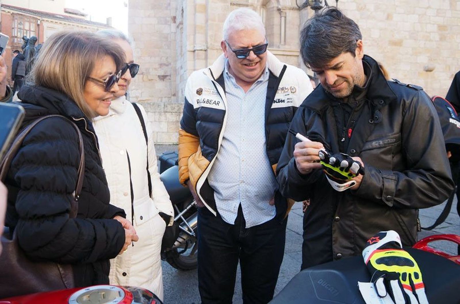 2e089361 4066 43d7 863e 6e9c893636c2