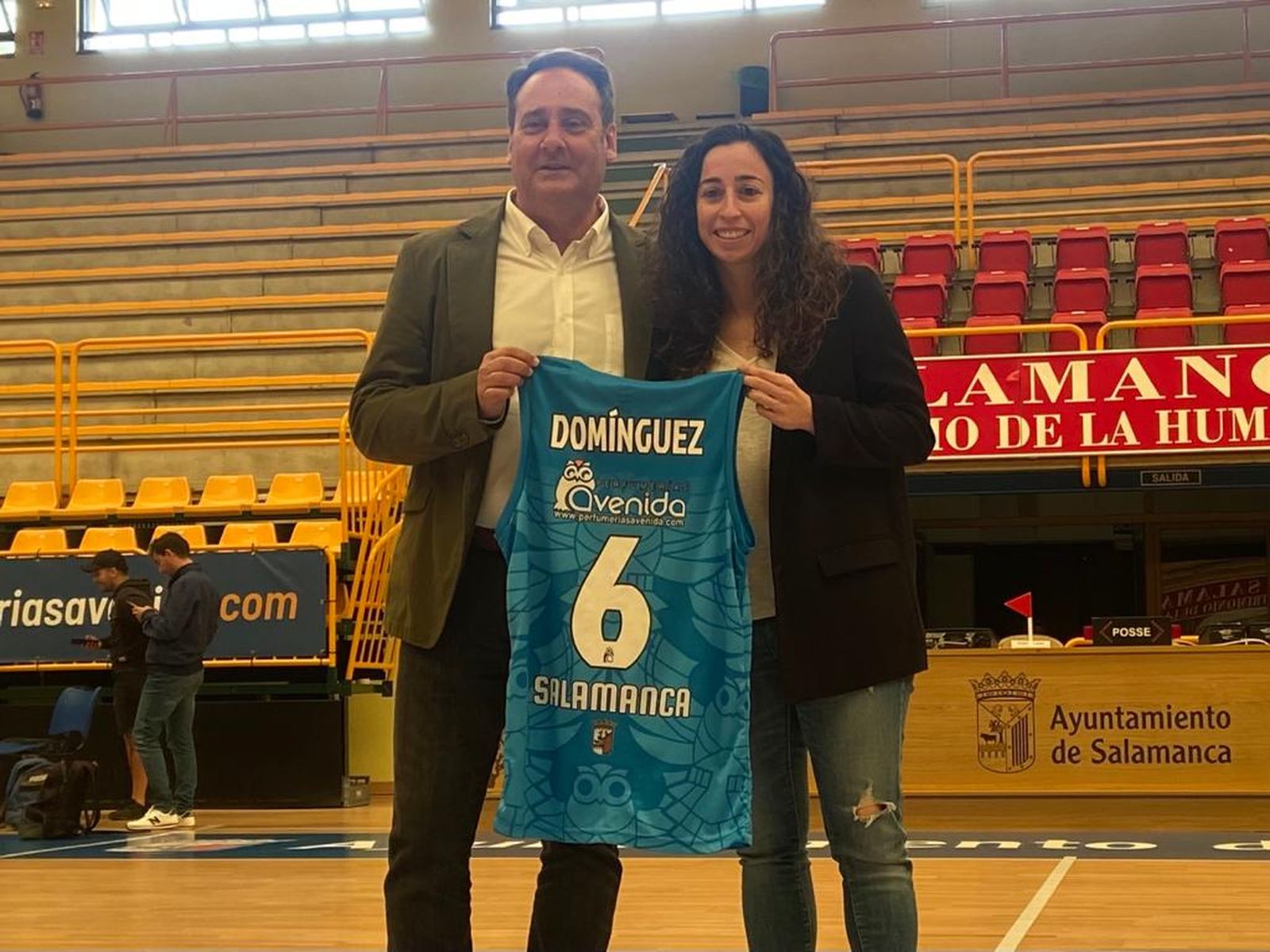 Silvia Domínguez, Perfumerías Avenida