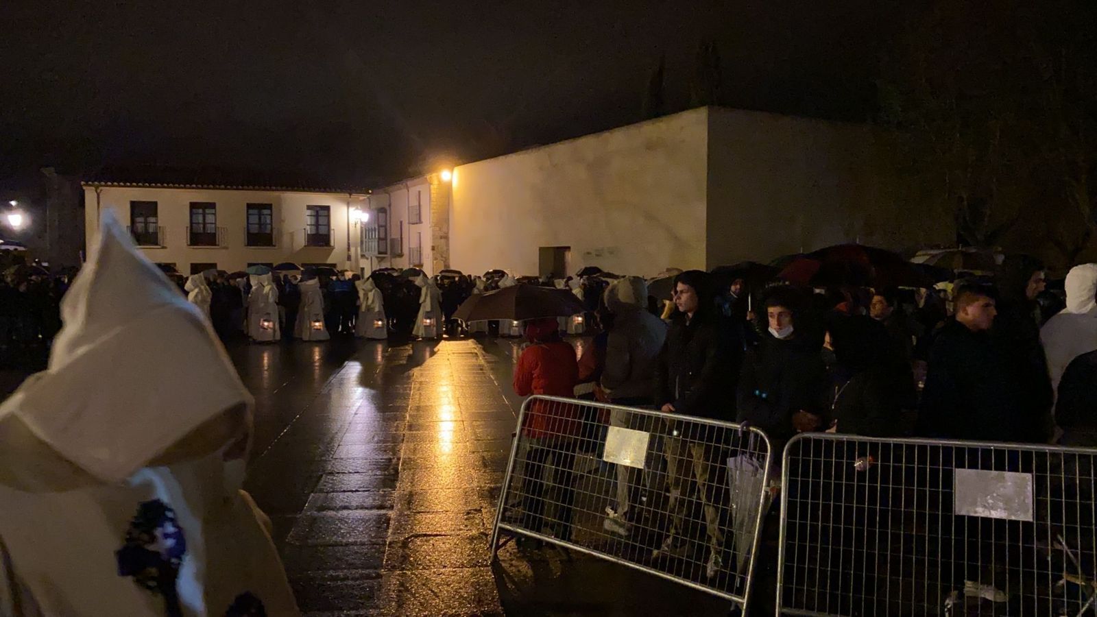 Desfile procesional de la Hermandad Penitencial del Santísimo Cristo del Espíritu Santo. Archivo