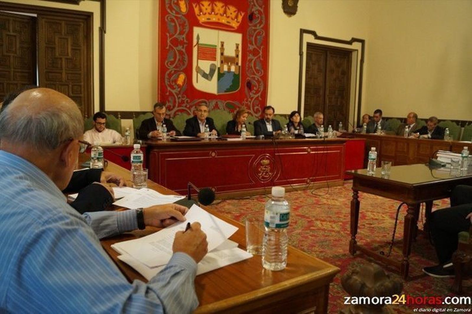 El pleno aprueba prorrogar el contrato de gestión de conservación y mantenimiento de parques