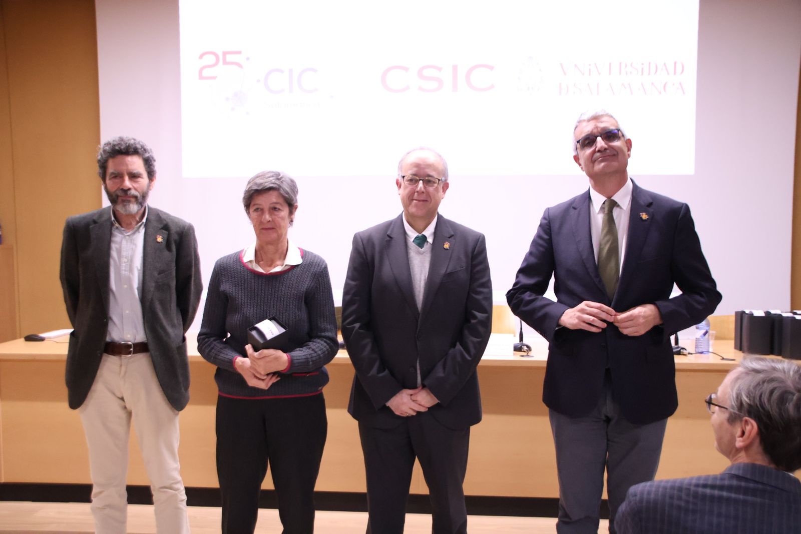 El Centro de Investigación del Cáncer (CIC) organiza un homenaje al personal que cumple 25 años