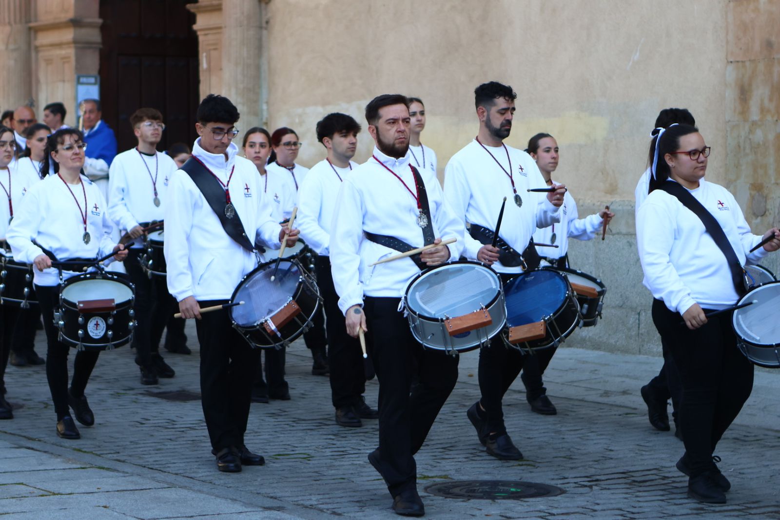 Procesión del encuentro de Nuestra Señora de la Alegría y Jesús Resucitado en el Domingo de Resurrección en Salamanca
