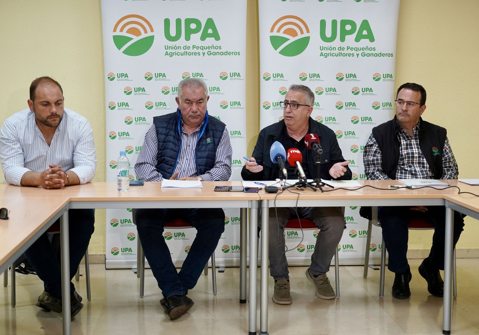 Leticia Pérez  ICAL . El secretario general de UPA en Castilla y León, Aurelio González, y su homólogo de la organización profesional agraria a nivel nacional, Ignacio Huertas, abordan la situación actual del sector