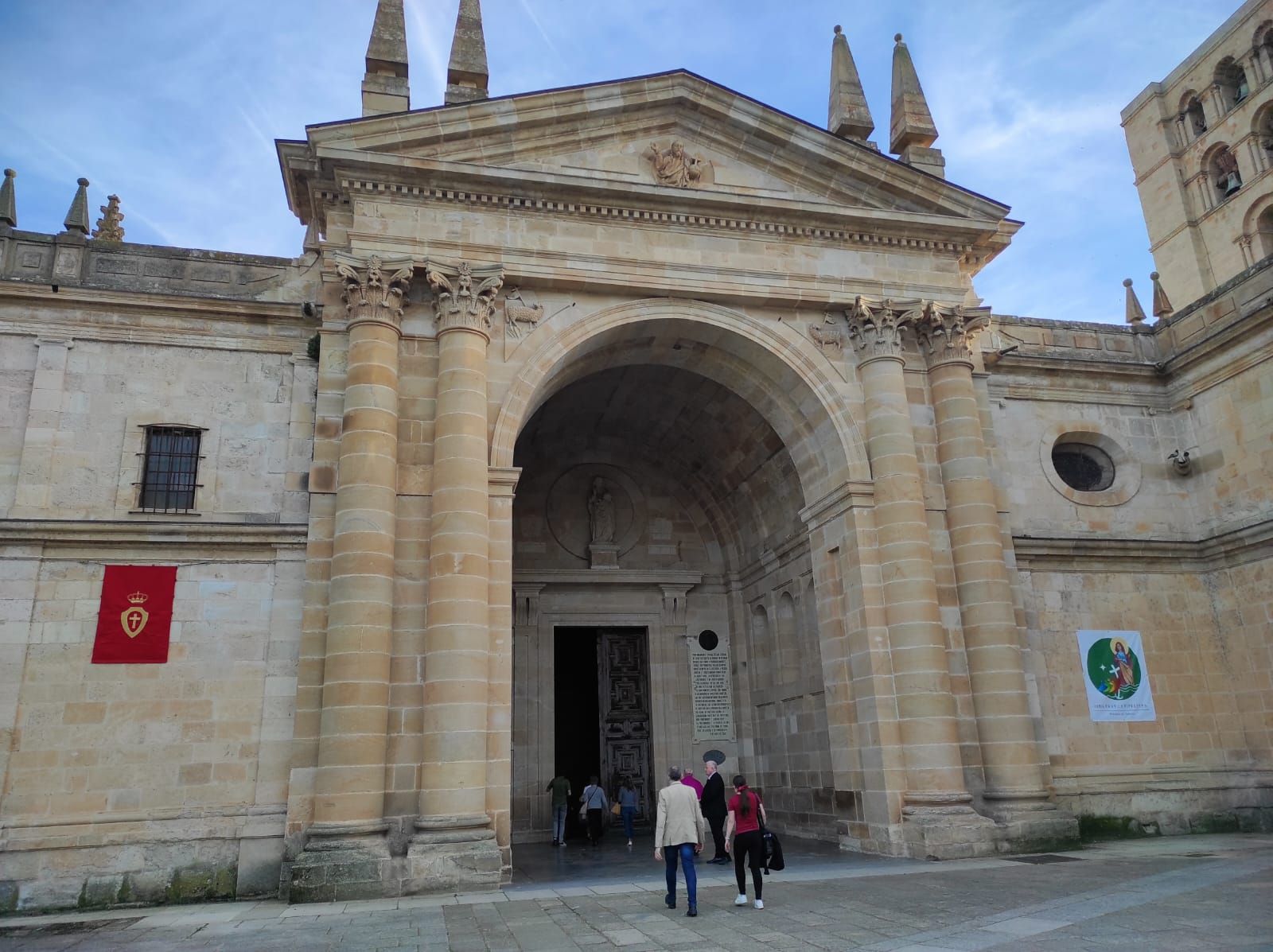 La Catedral de Zamora celebra una Misa Funeral por el Papa Francisco.
