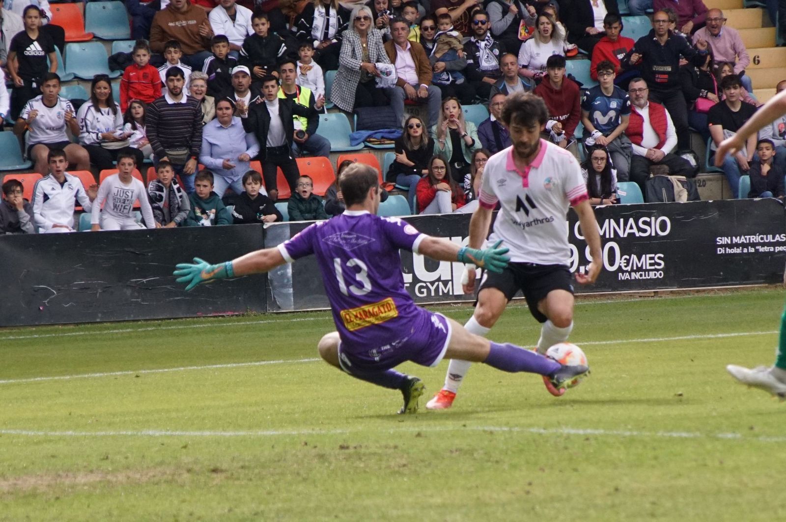 Javi Navas, en el encuentro ante el Atlético Astorga | FOTO ANDREA MATEOS