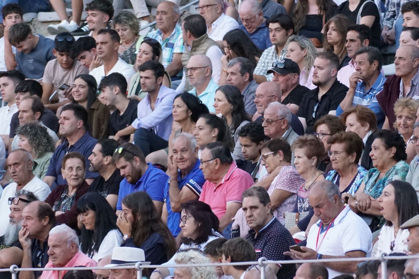 Clase práctica con alumnos de la Escuela de Tauromaquia de Salamanca (Diego Mateos, Noel García y Álvaro Rojo con erales de Esteban Isidro)
