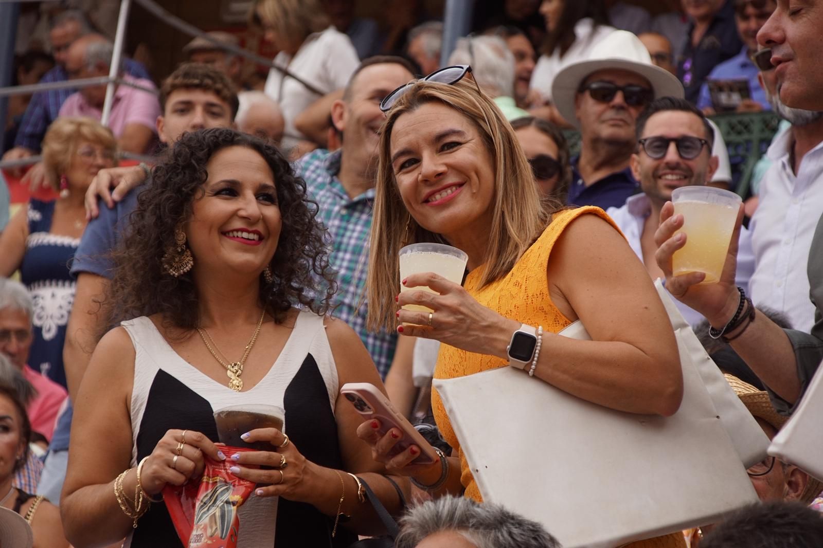 Gran ambiente en La Glorieta para la tarde de toros de Morante de la Puebla, Ismael Martín y Marco Pérez
