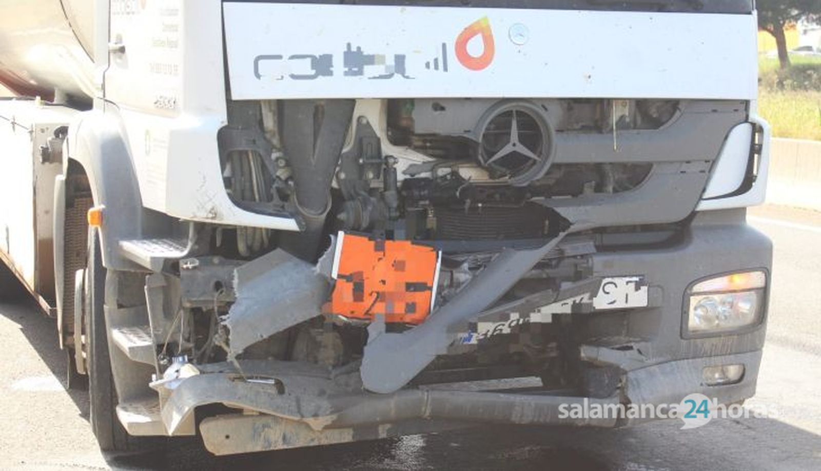 Tres vehículos implicados en un accidente en Carbajosa de la Sagrada. Fotos Carlos H. G