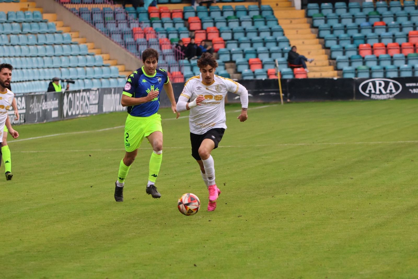 Caramelo, ante el Atlético Tordesillas | FOTO SALAMANCA24HORAS.COM