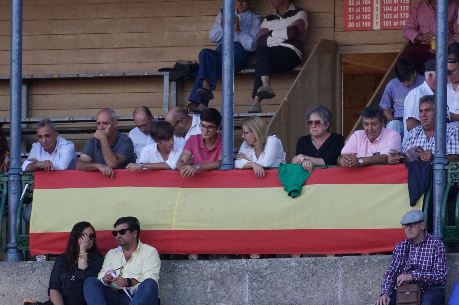 Así han vivido los salmantinos el primer festejo de la feria taurina 2025: imágenes del ambiente en los tendidos y en el patio de cuadrillas