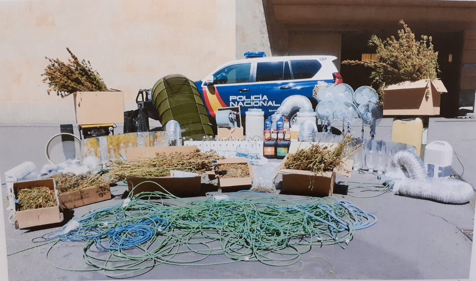 Objetos requisados en una operación antidroga en Salamanca