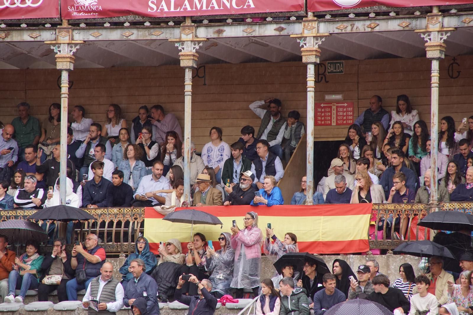 resumen-fotografico-del-ambiente-en-los-tendidos-de-la-glorieta-durante-la-corrida-de-garcigrande-20-de-septiembre-de-2024-foto-juanes-56