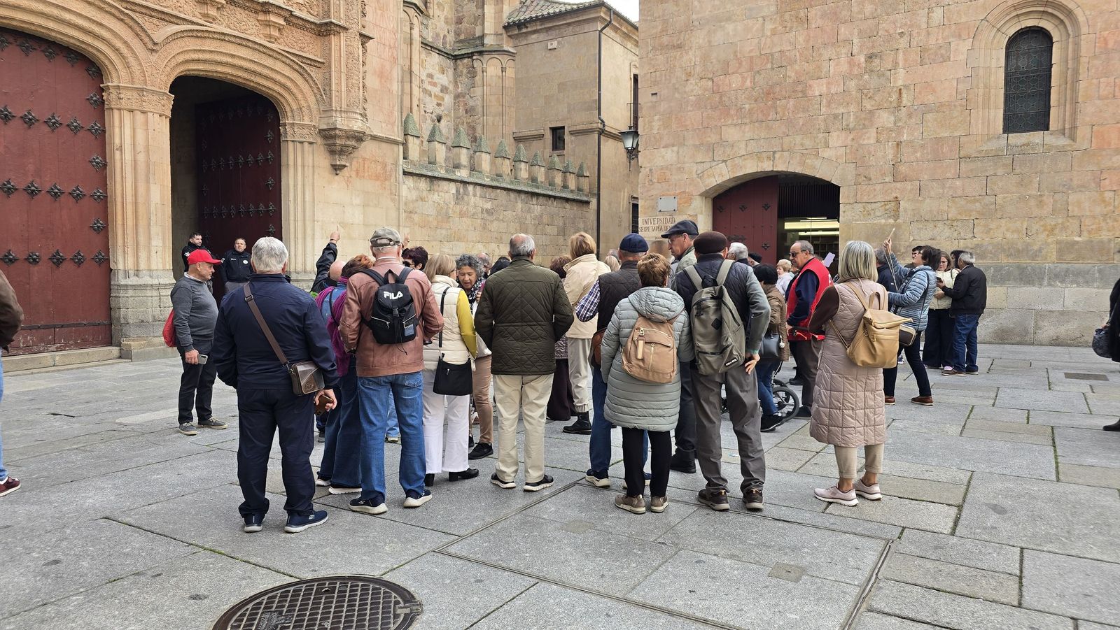 Turistas en la Universidad de Salamanca
