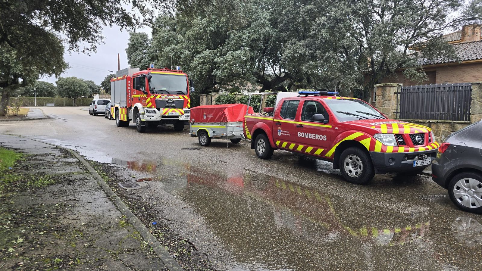 La inundación de un sótano moviliza a los bomberos hasta Galindo y Perahuy